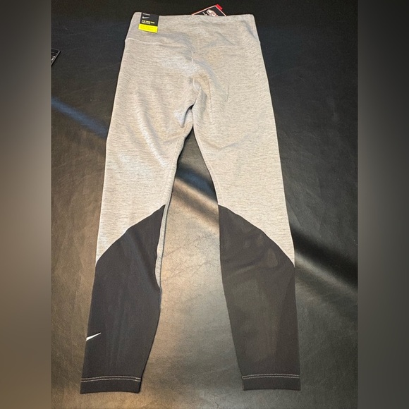 Nike Dri/Fit The Nike One Tight Fit Gray Form-Fitting 7/8 Leggings size M NWT - Picture 14 of 14